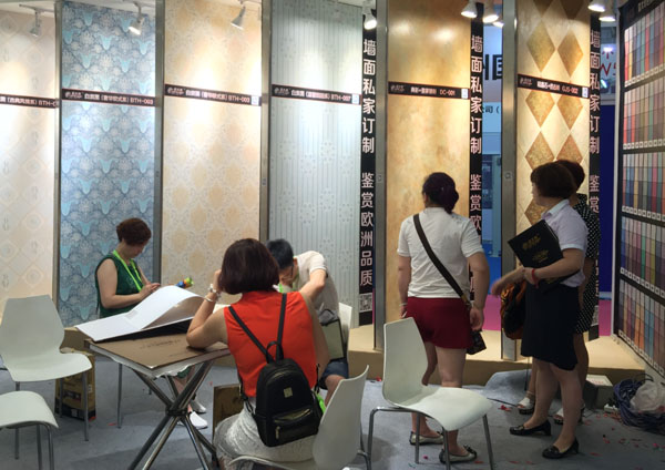 蒙太奇上海展會(huì)：現(xiàn)場(chǎng)訪客爆滿 加盟非?；鸨?></a> </div>
                        <div   id=